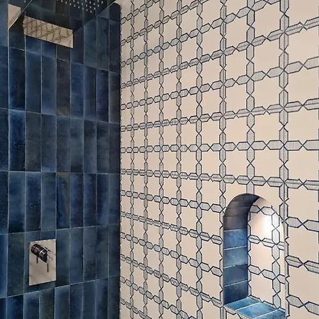 Michela, 2br, 2bt, Amazing Patio, Jacuzzi, Newly Renovated