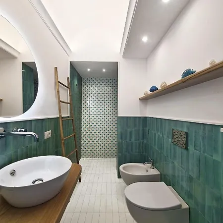 Michela, 2br, 2bt, Amazing Patio, Jacuzzi, Newly Renovated *
