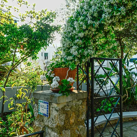 Holiday home Michela, 2br, 2bt, Amazing Patio, Jacuzzi, Newly Renovated