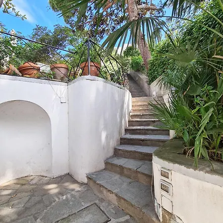 Holiday home Michela, 2br, 2bt, Amazing Patio, Jacuzzi, Newly Renovated *