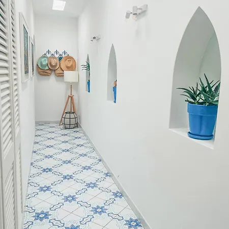 Holiday home Michela, 2br, 2bt, Amazing Patio, Jacuzzi, Newly Renovated Capri