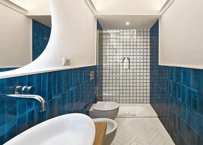 Michela, 2br, 2bt, Patio, Newly Renovated Capri