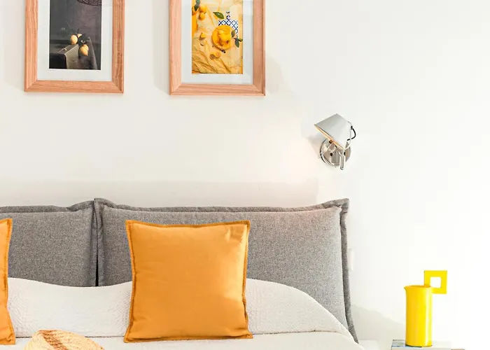 Michela, 2br, 2bt, Patio, Newly Renovated Capri