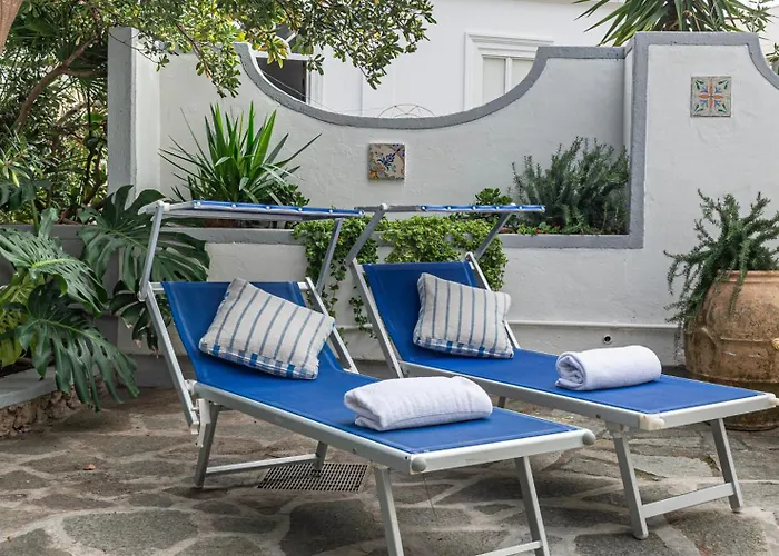 Nyaraló Michela, 2br, 2bt, Patio, Newly Renovated *