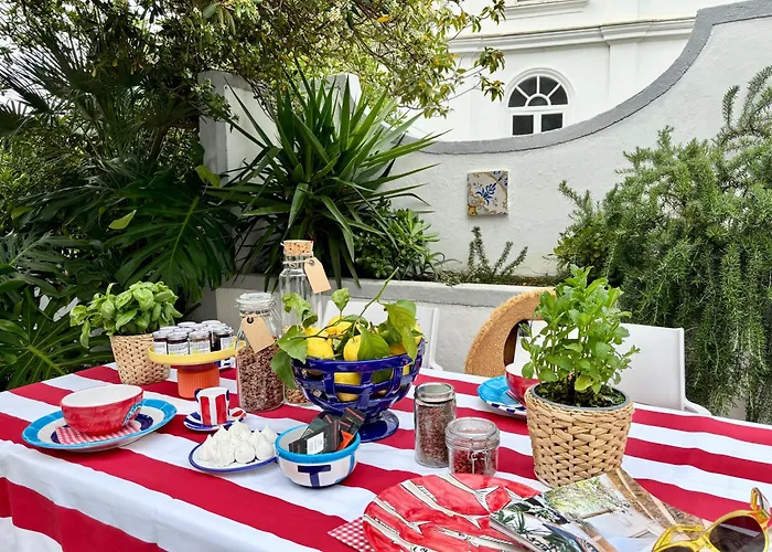 Michela, 2br, 2bt, Patio, Newly Renovated Nyaraló *