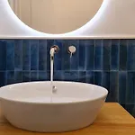 Michela, 2br, 2bt, Patio, Newly Renovated