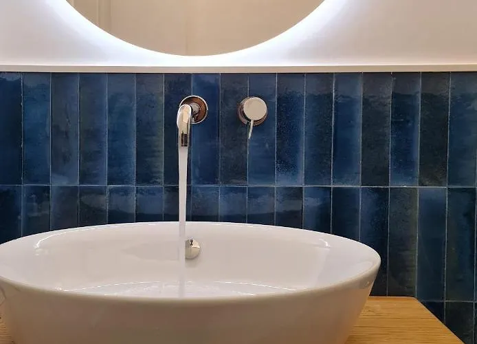 Michela, 2br, 2bt, Patio, Newly Renovated