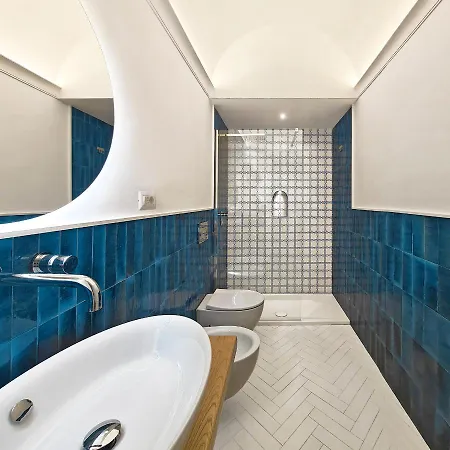 Michela, 2br, 2bt, Patio, Newly Renovated Capri