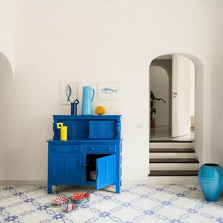 Michela, 2br, 2bt, Patio, Newly Renovated