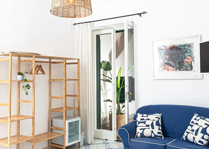 Michela, 2br, 2bt, Patio, Newly Renovated