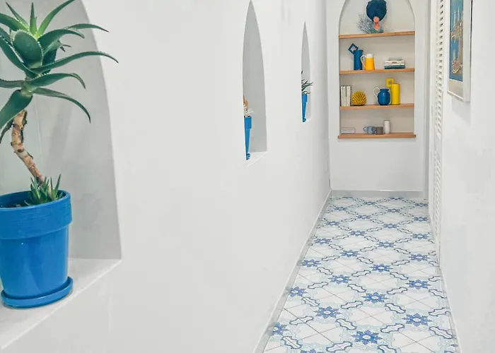 Michela, 2br, 2bt, Patio, Newly Renovated * Capri